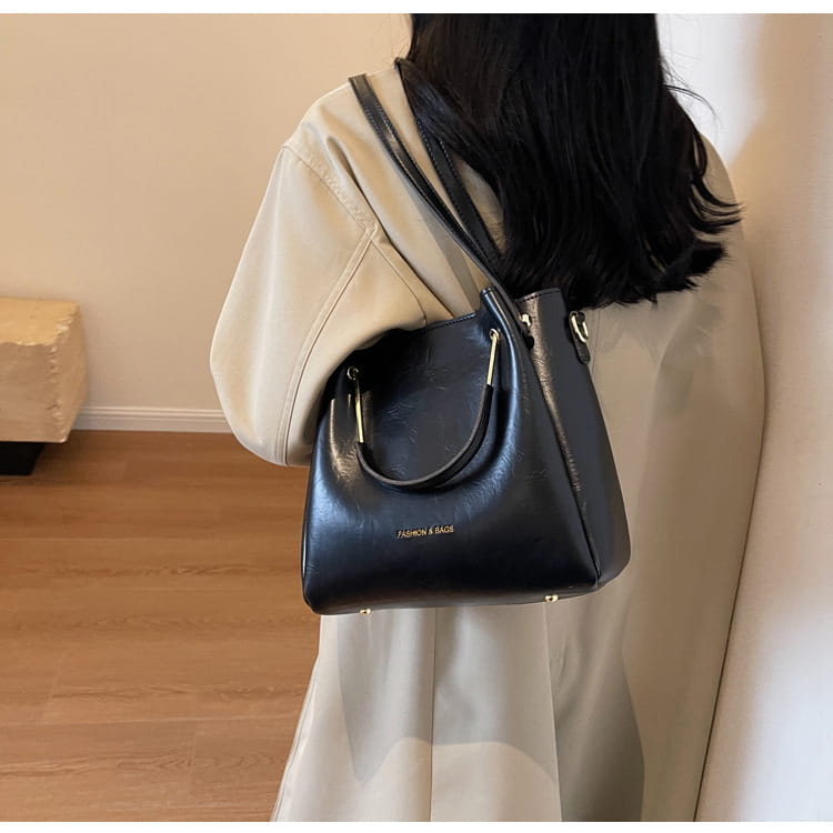 Bolsa Tote Retro Marrom Grande Capacidade com Ferragens Douradas