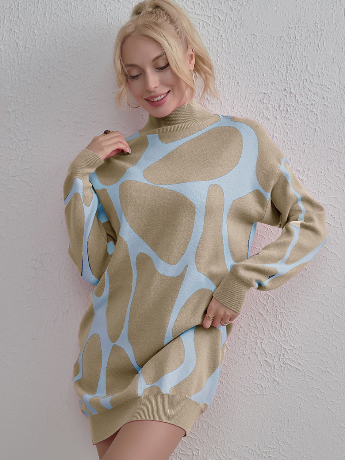 Vestido suéter contrastante com gola simulada