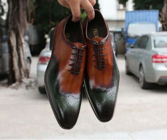 Sapatos de homem feitos à mão com ponta de asa, verde e camelo, pele de bezerro genuína, sapatos clássicos para casamento, sapatos formais de negócios