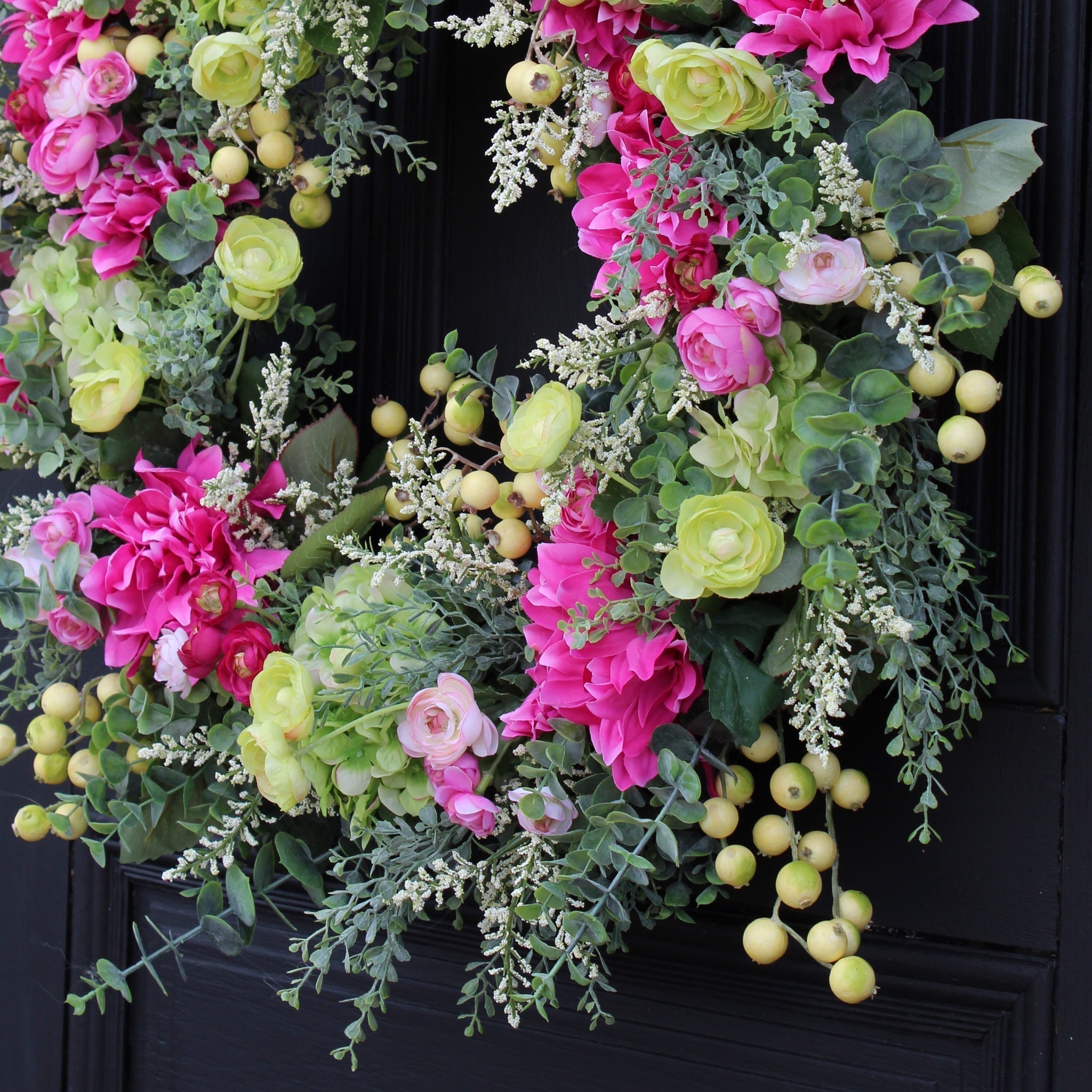 Primavera verão eucalipto verde hortênsia e coroa de dália fúcsia