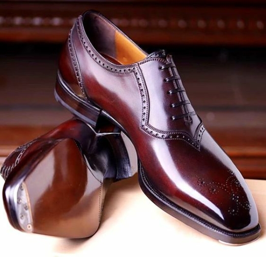 Sapatos de couro feitos à mão para homem