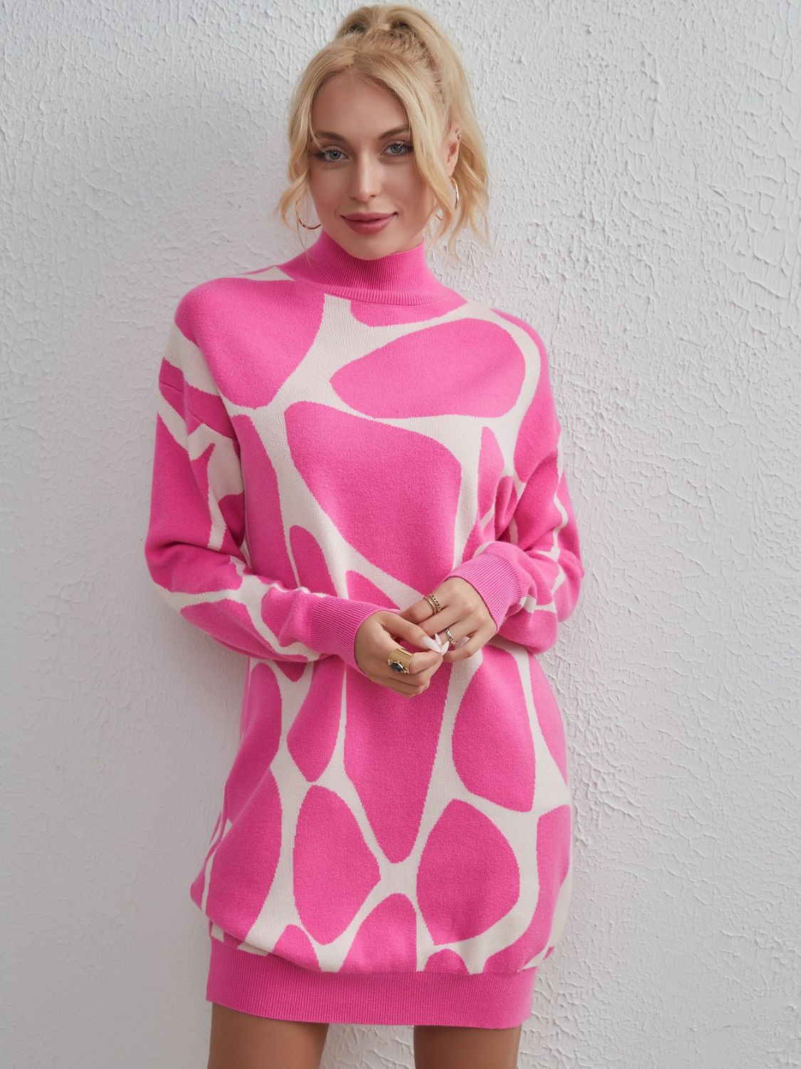 Vestido suéter contrastante com gola simulada