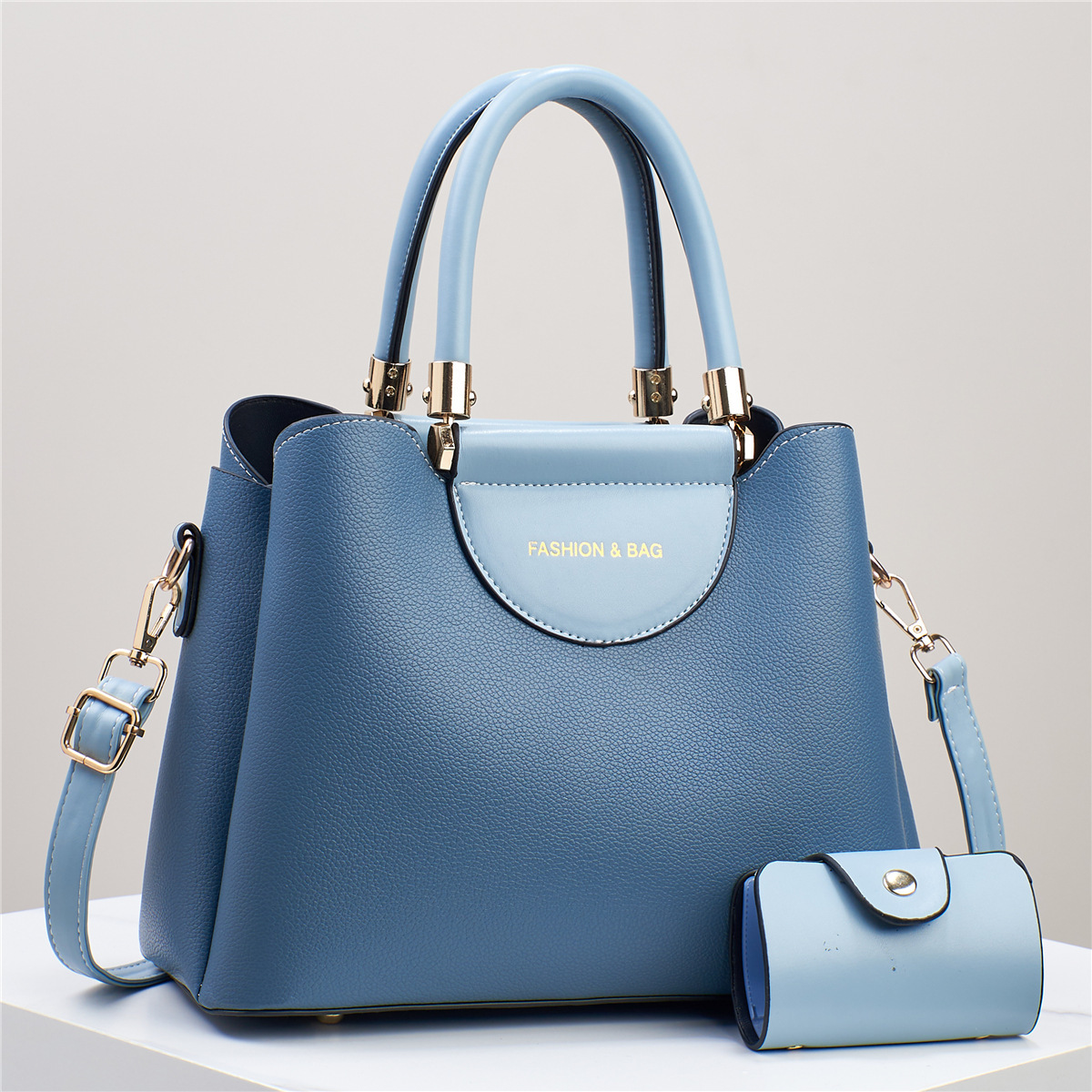 Conjunto de duas peças de elegantes bolsas a tiracolo de grande capacidade