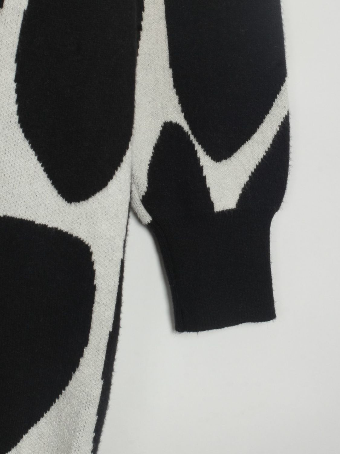 Vestido suéter contrastante com gola simulada