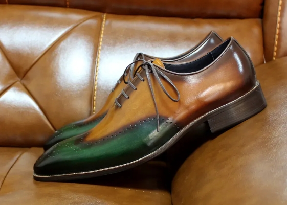 Sapatos de homem feitos à mão com ponta de asa, verde e camelo, pele de bezerro genuína, sapatos clássicos para casamento, sapatos formais de negócios