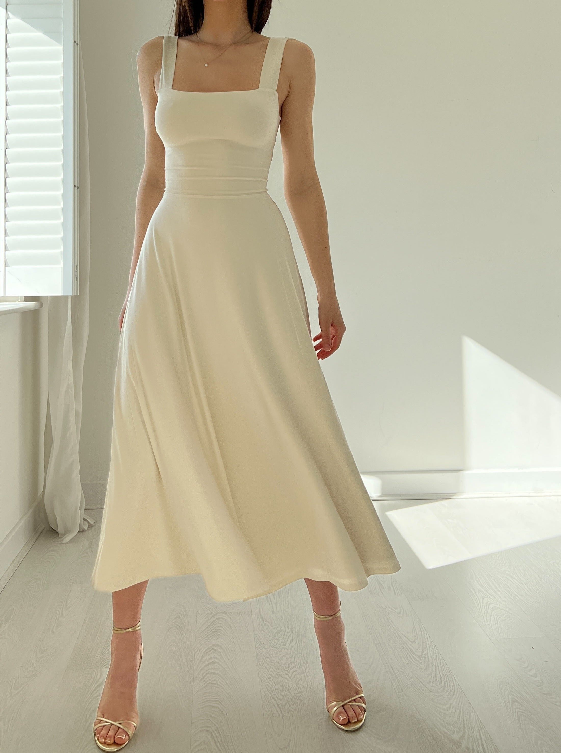 NOVO VESTIDO MIDI DE ALÇAS GROSSAS PARA MULHER (COMPRE 2 PORTES GRÁTIS)