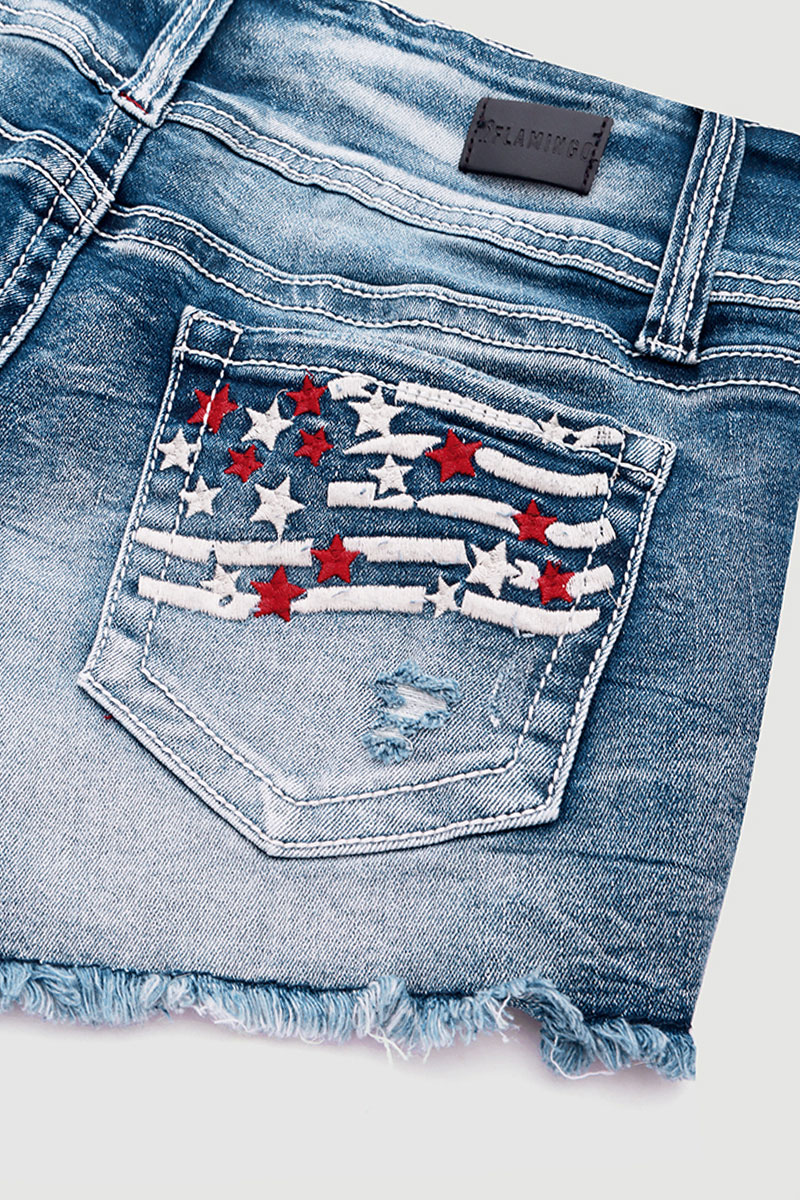 Shorts jeans com patch de bandeira americana e botões