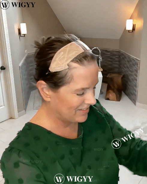 Peruca elegante de cachos curtos com destaque Wigyy