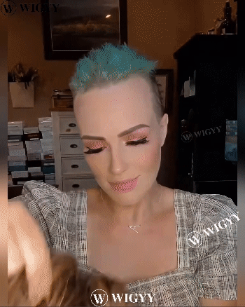 Peruca com cachos castanhos Wigyy