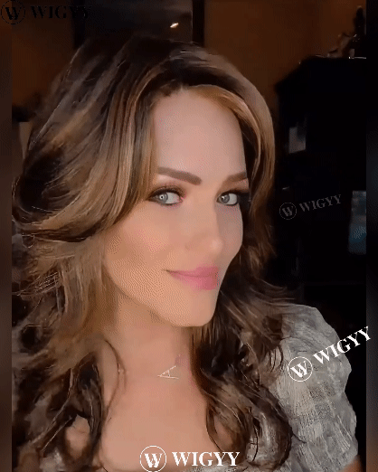 Peruca com cachos castanhos Wigyy