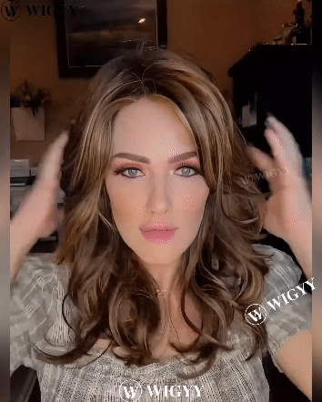Peruca com cachos castanhos Wigyy