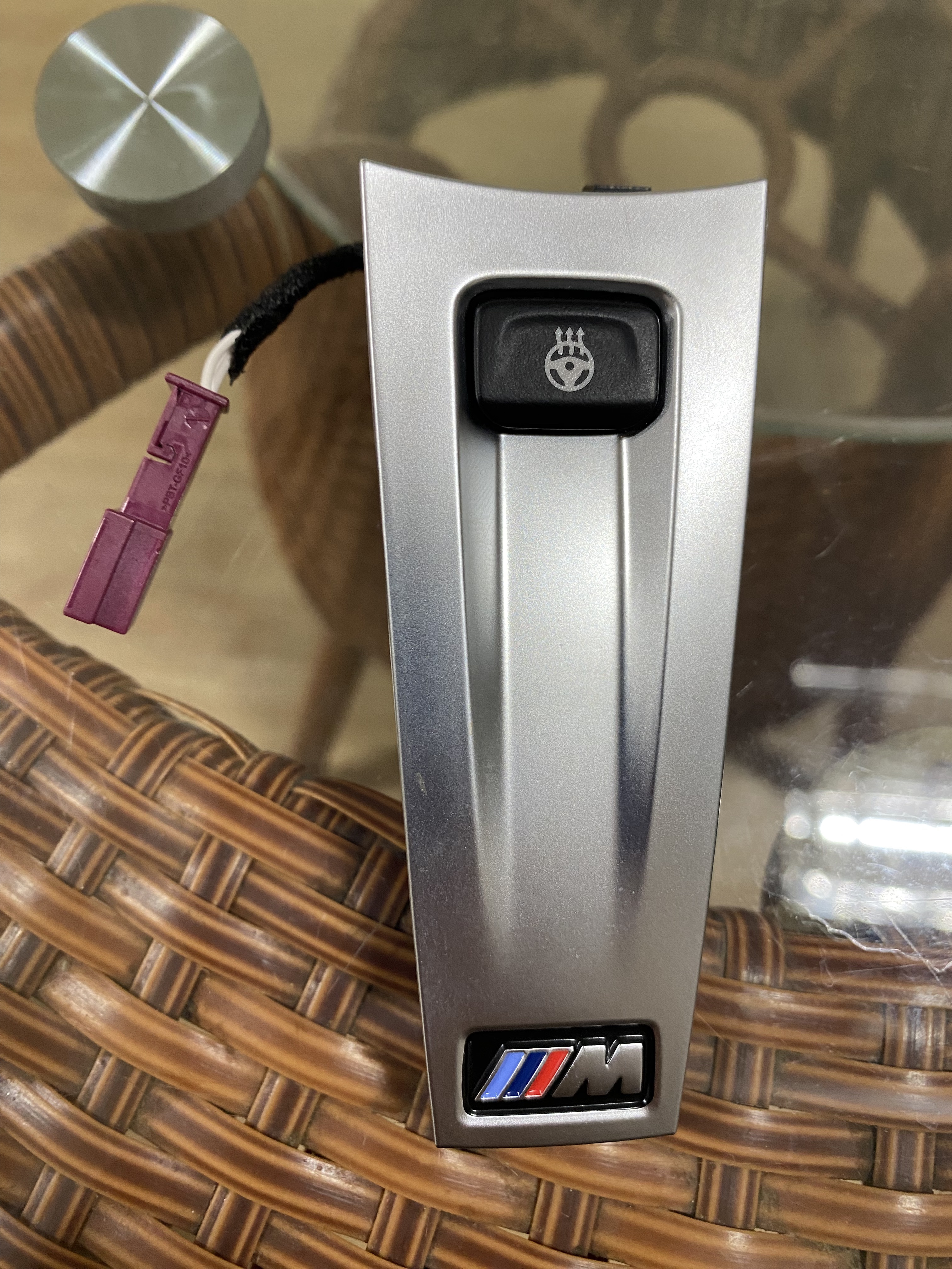 Steering wheel heating switch