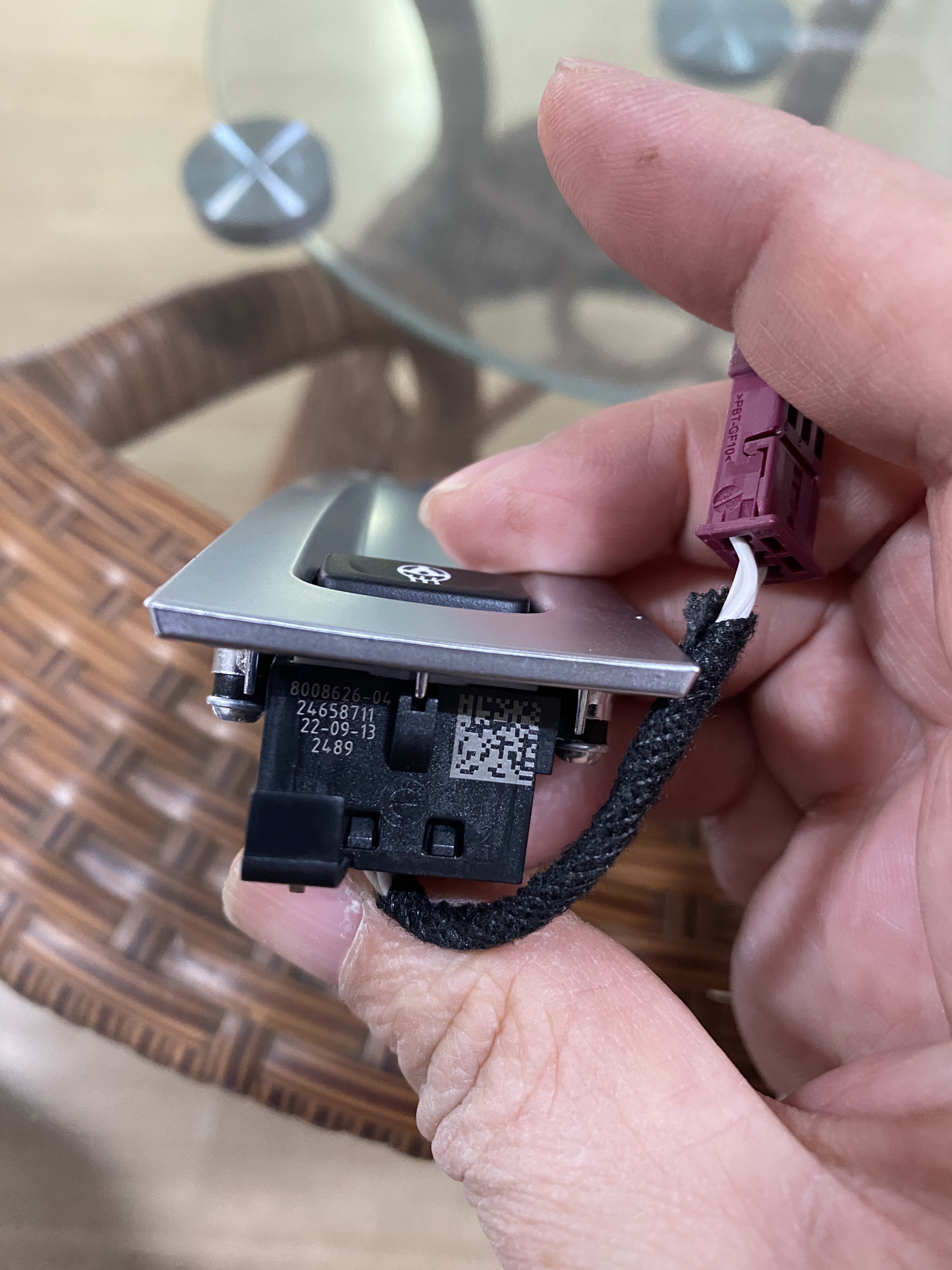 Steering wheel heating switch