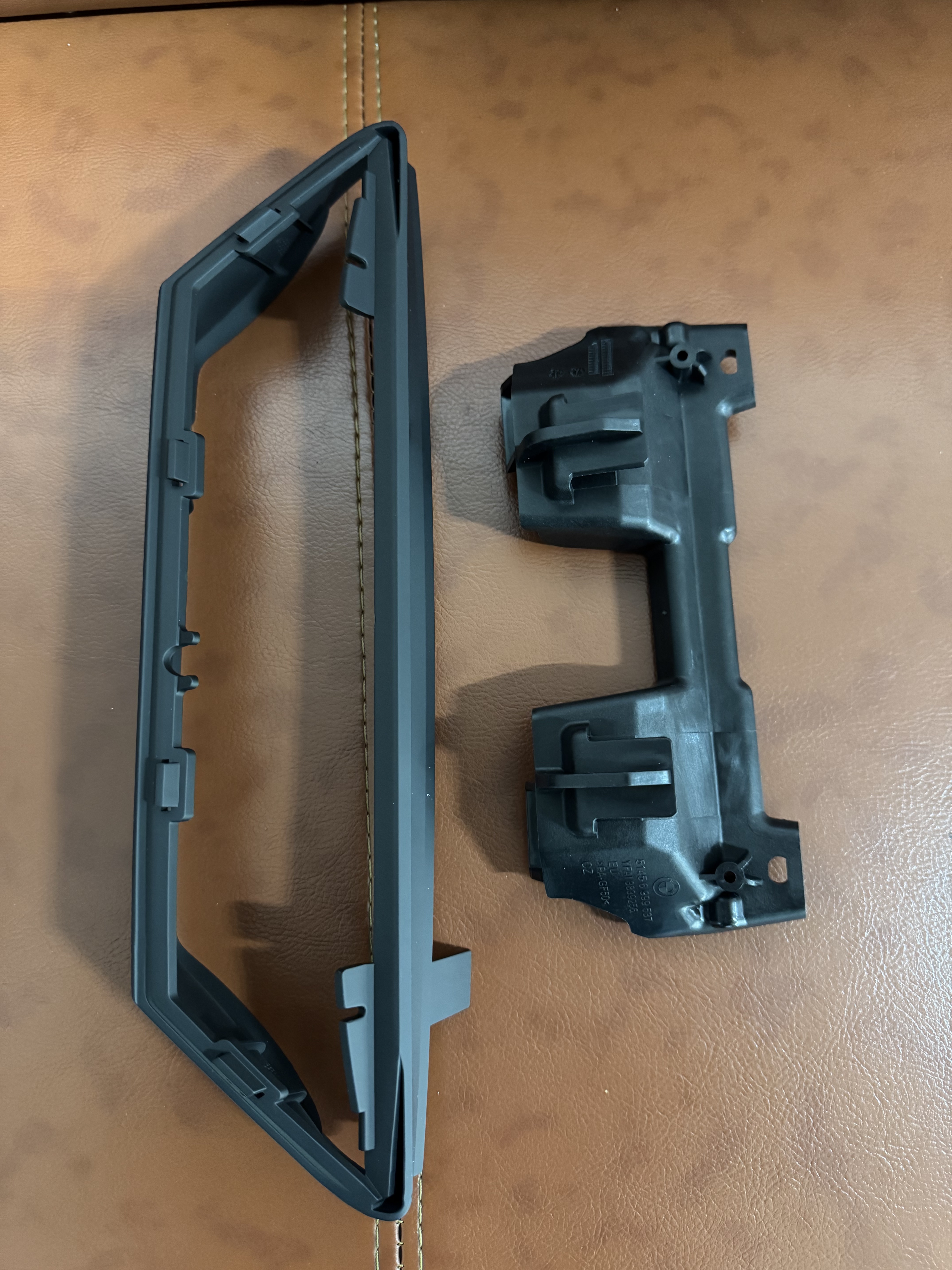 BMW G30 screen bracket