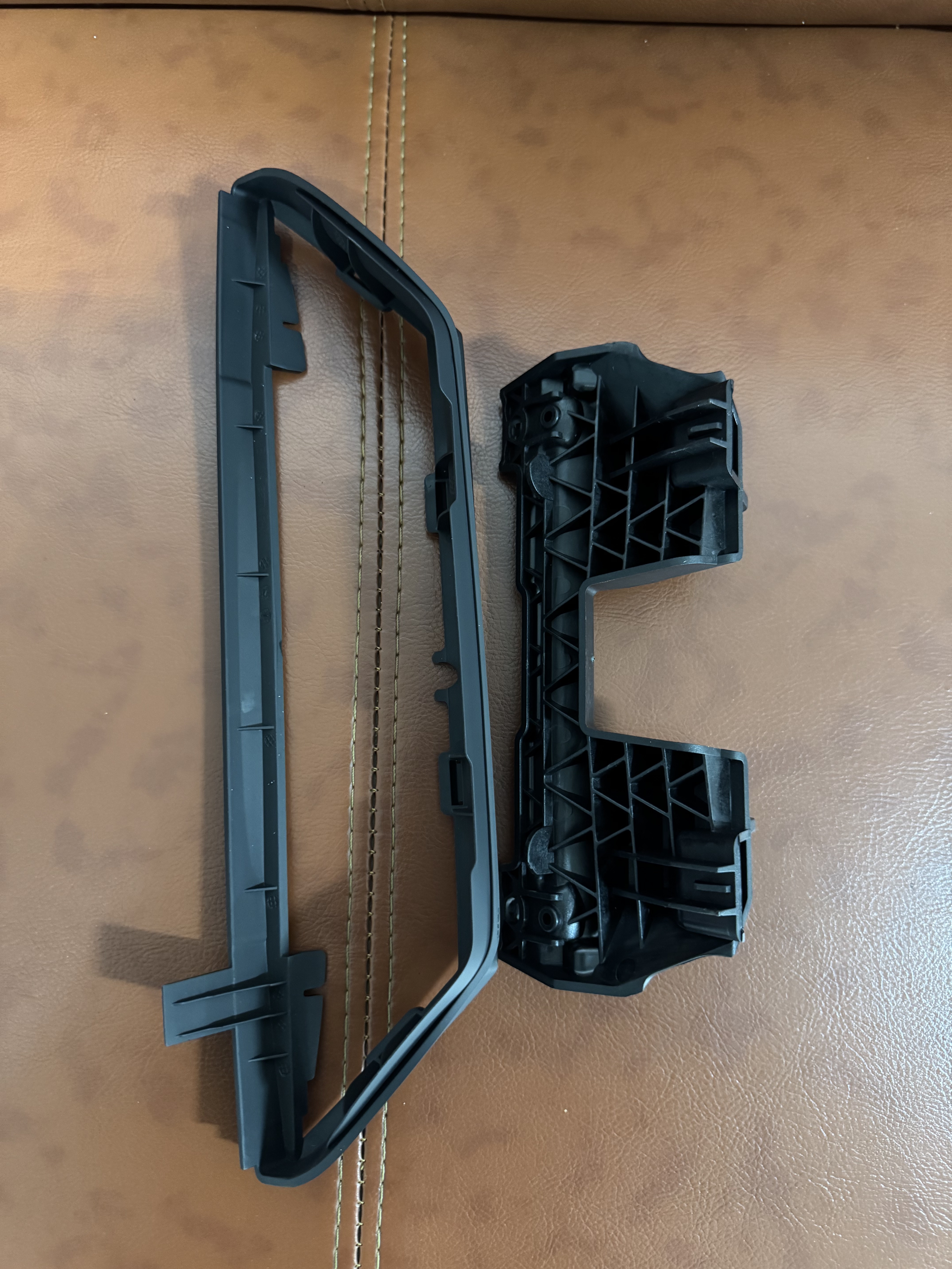 BMW G30 screen bracket