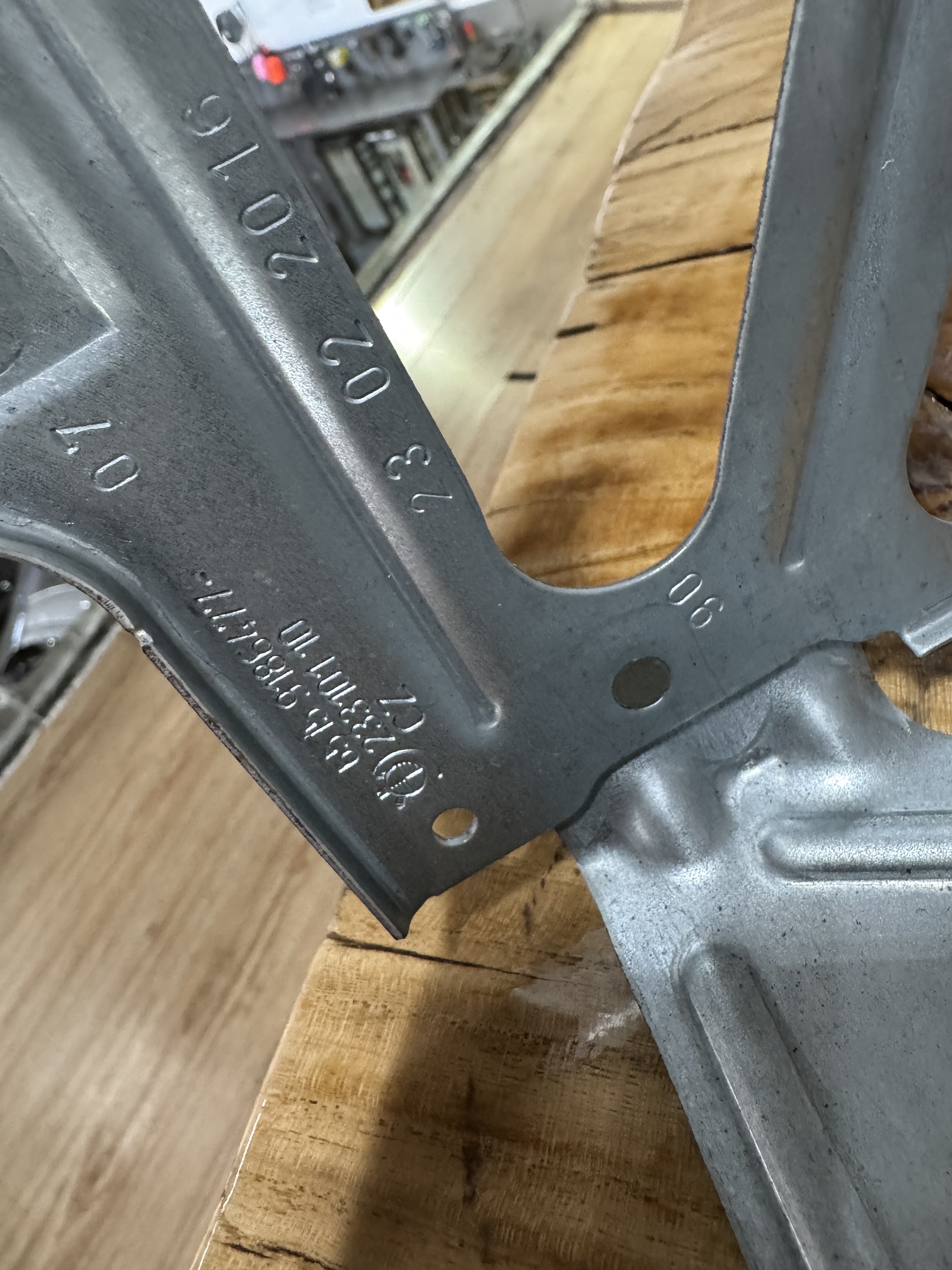 Amplifier bracket for BMW Harman Kardon