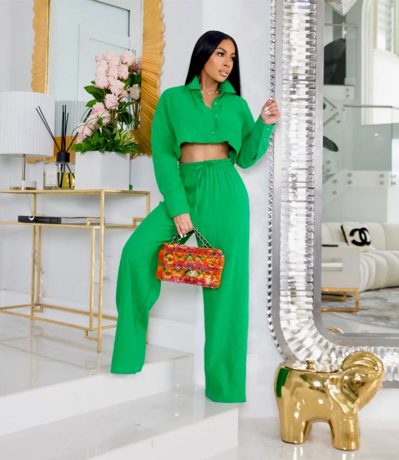 Nová jednoduchá jednobarevná košile, široké rovné kalhoty, neformální oblek