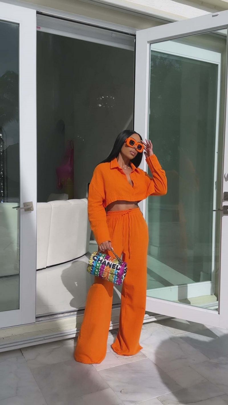 Nová jednoduchá jednobarevná košile, široké rovné kalhoty, neformální oblek