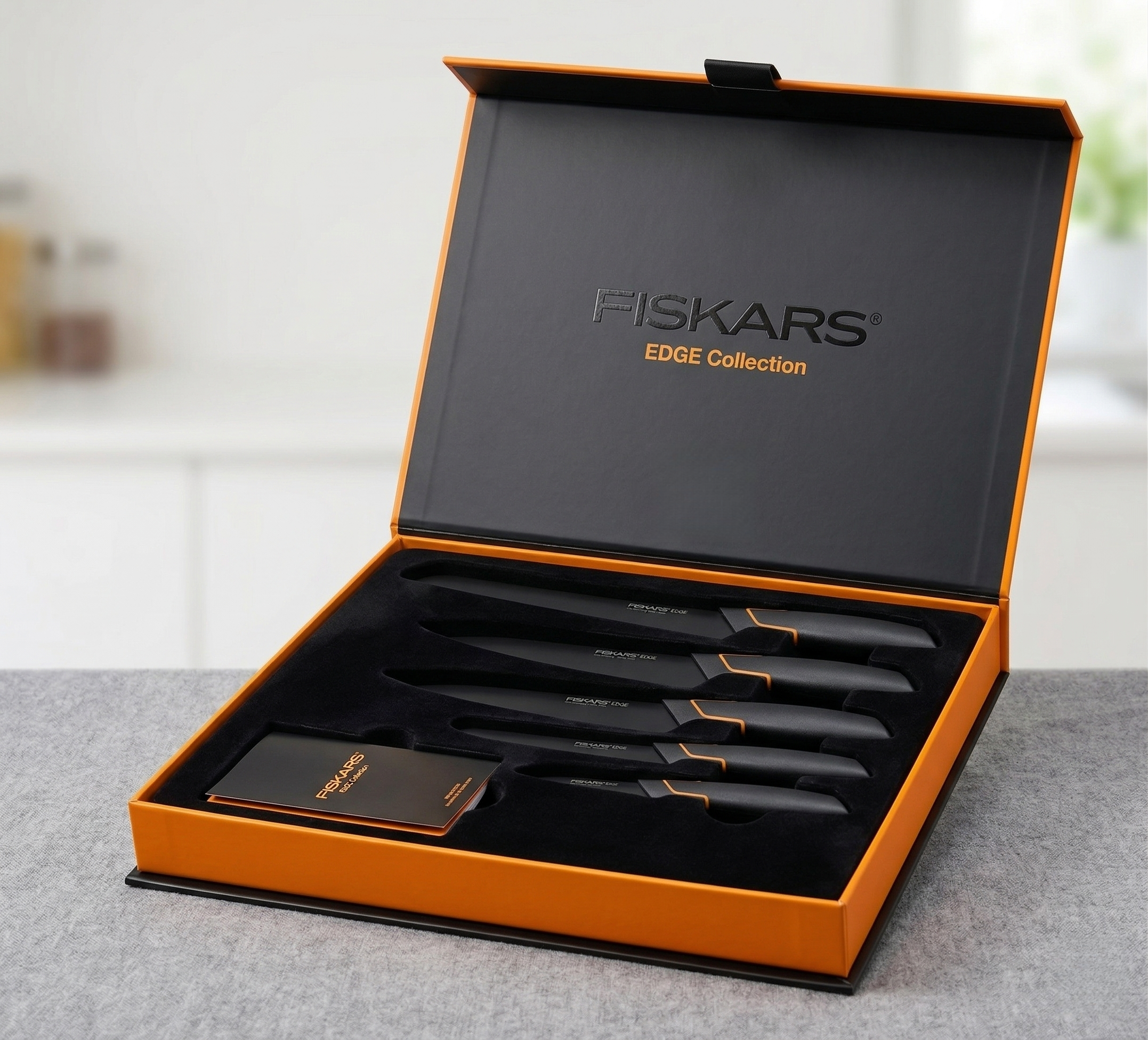 Limitovaná edice: 5dílná sada nožů FISKARS® (s držákem na nože) – řada FISKARS EDGE, ostré kuchyňské nože + ořezávátko