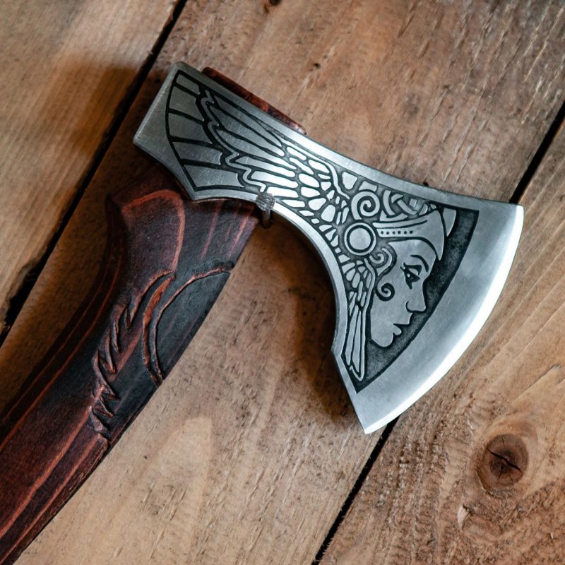 Ručně vyrobená kempingová sekera Viking s 3letou zárukou