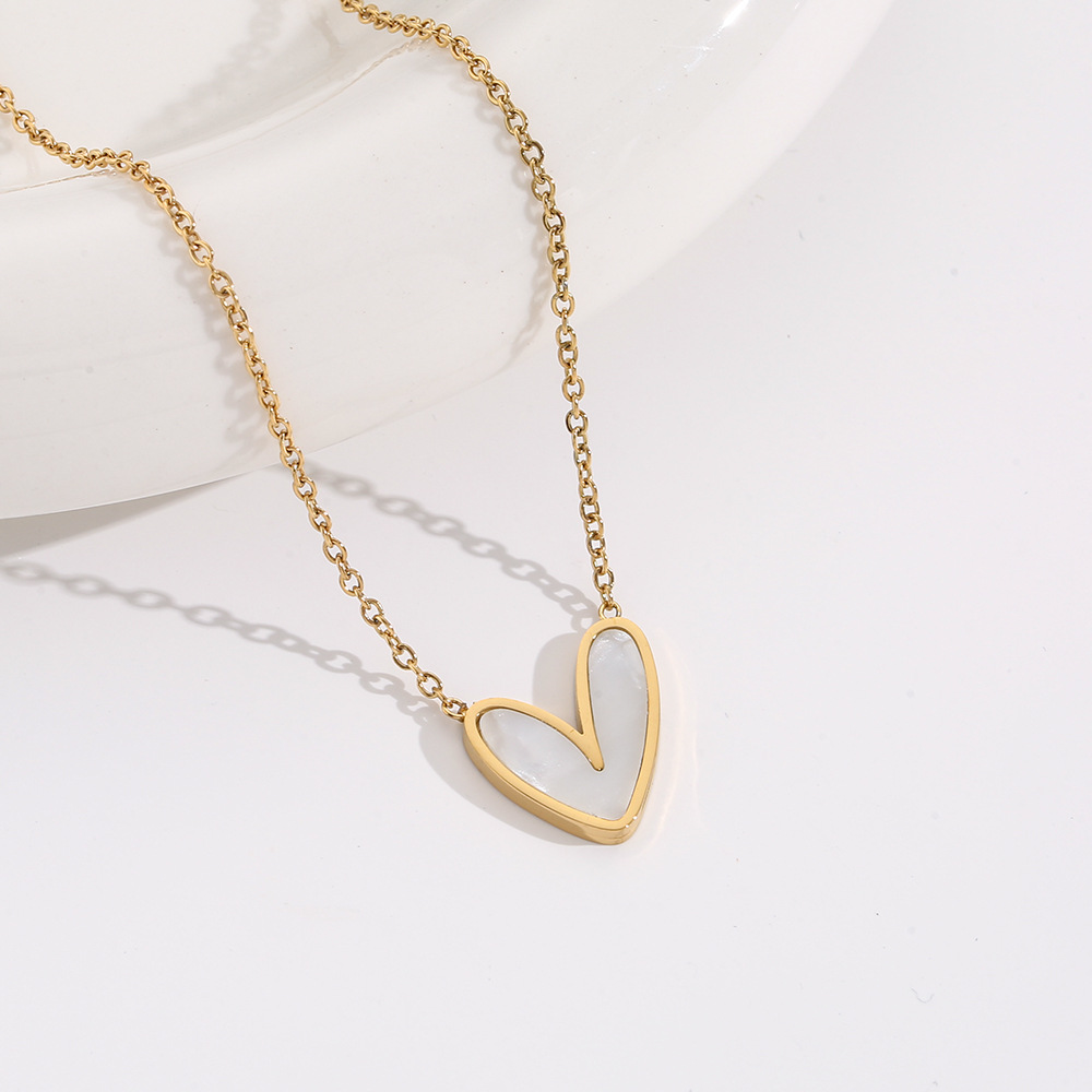CTEEGC Necklace Womens Clavicle Chain Heart-shaped Zambia