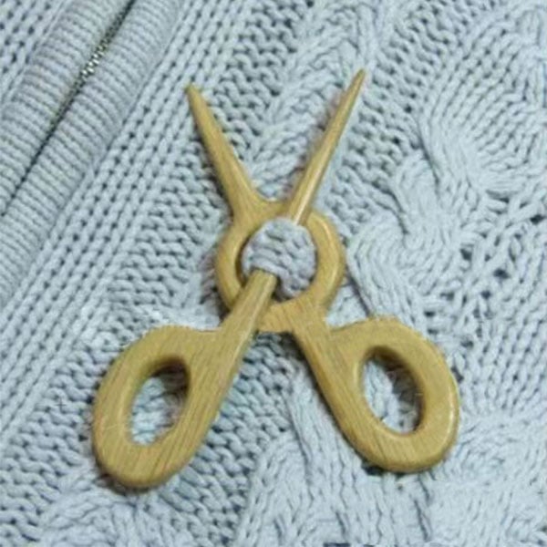 ❄️Wooden Animal Sweater Brooch🐱