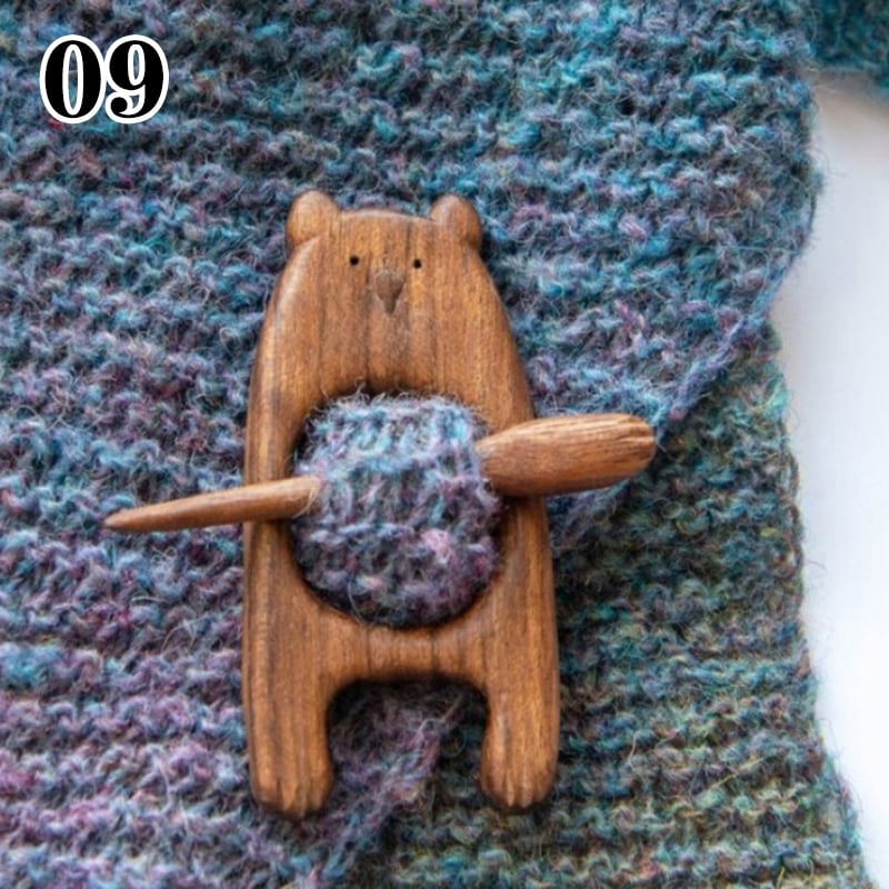 ❄️Wooden Animal Sweater Brooch🐱