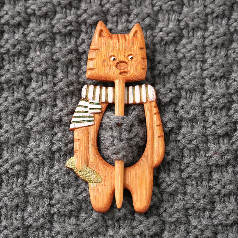 ❄️Wooden Animal Sweater Brooch🐱