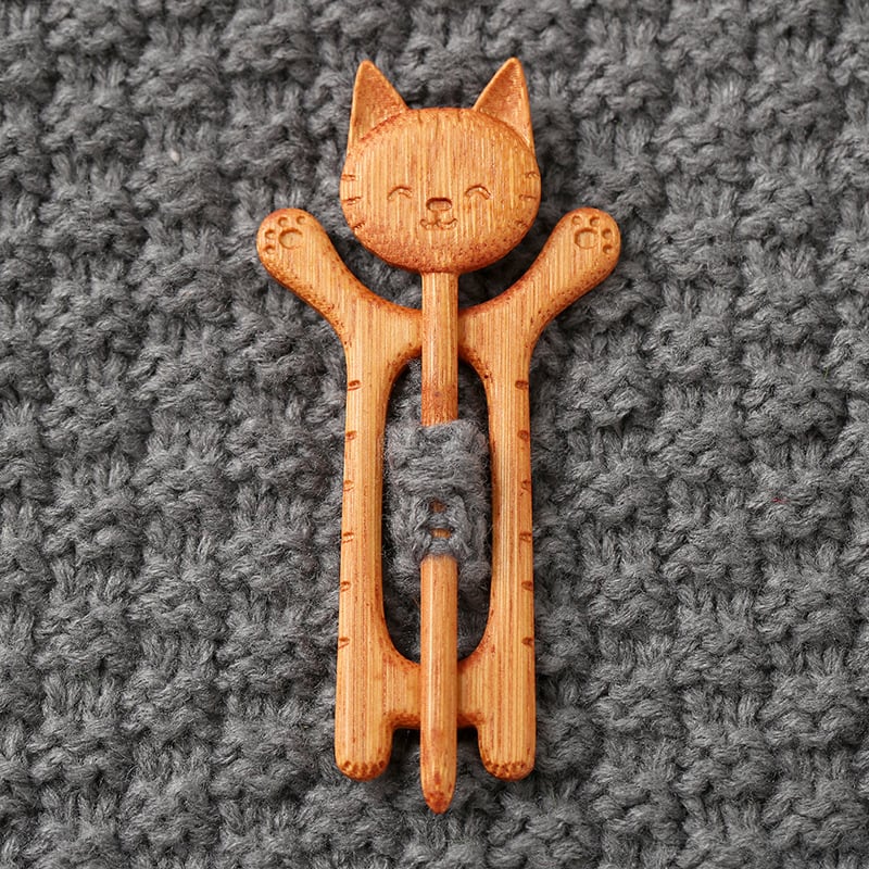 ❄️Wooden Animal Sweater Brooch🐱