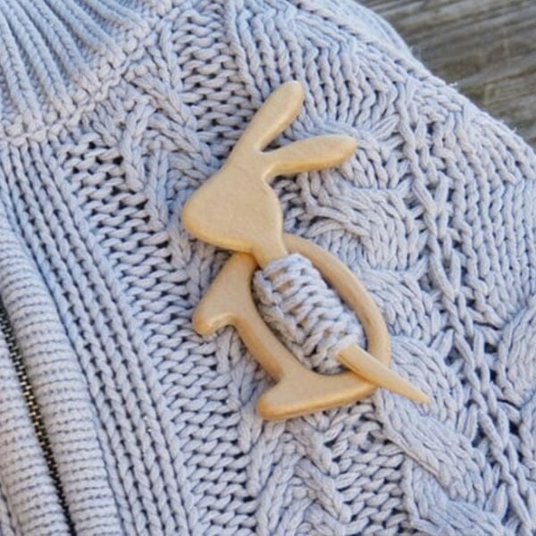 ❄️Wooden Animal Sweater Brooch🐱