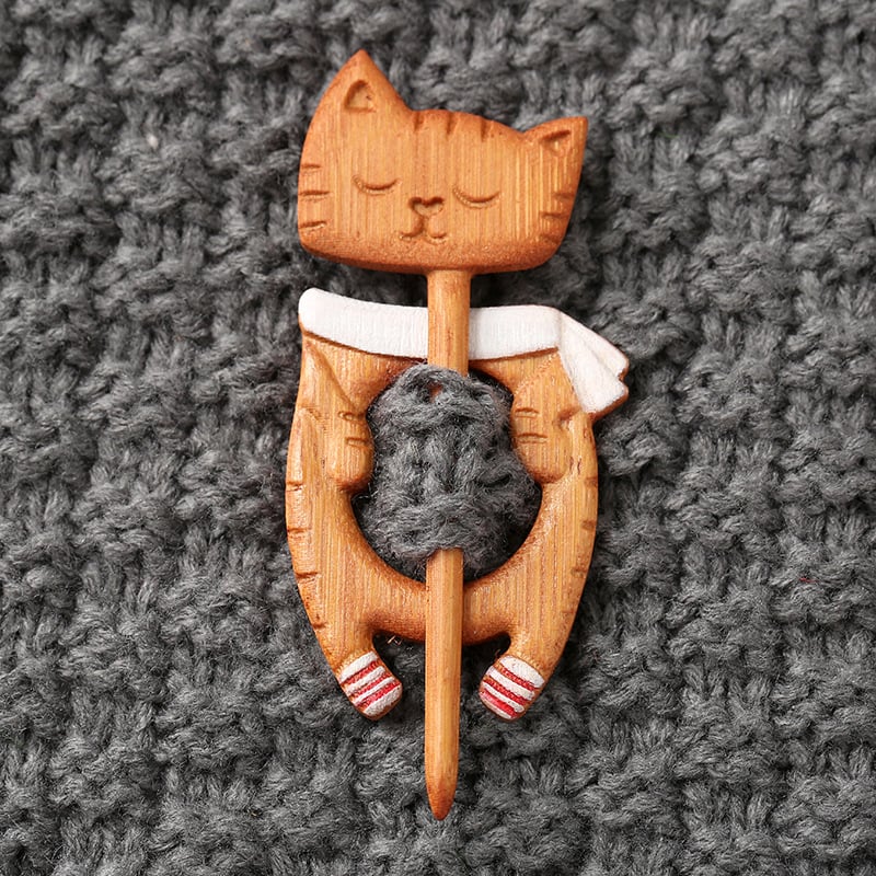 ❄️Wooden Animal Sweater Brooch🐱