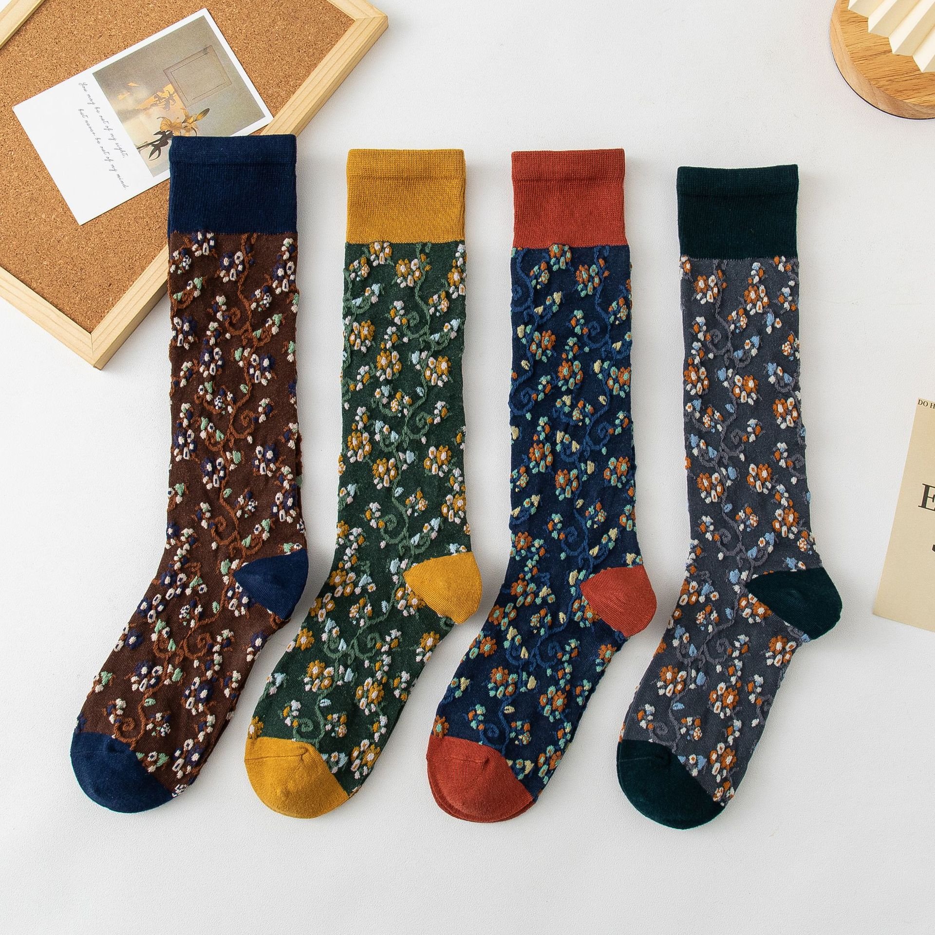 50%OFF-4 Pairs Womens Floral Long Cotton Socks