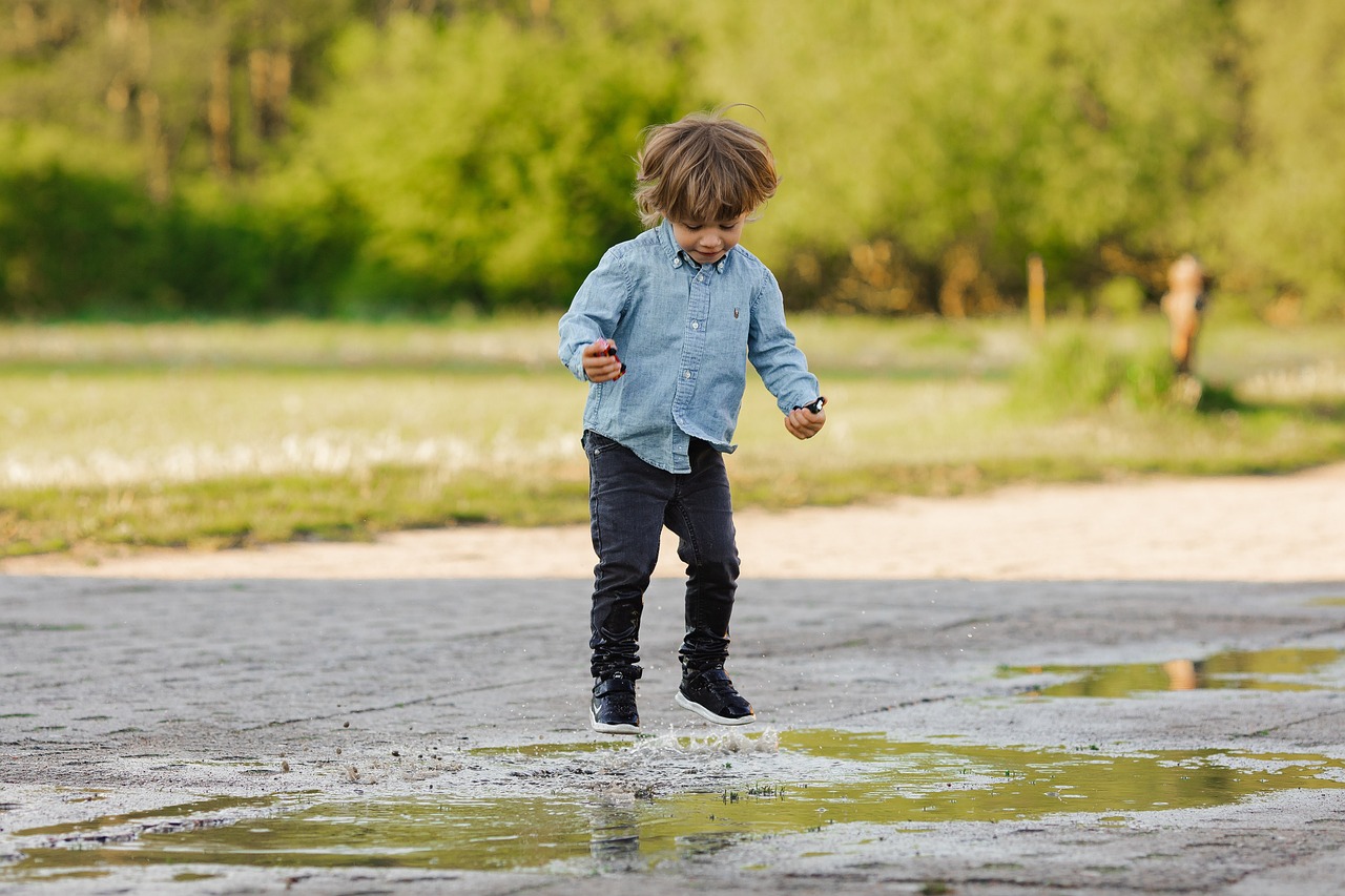 {"default":"a child wears Jie Zu kid shoes is jumping and playing water"}