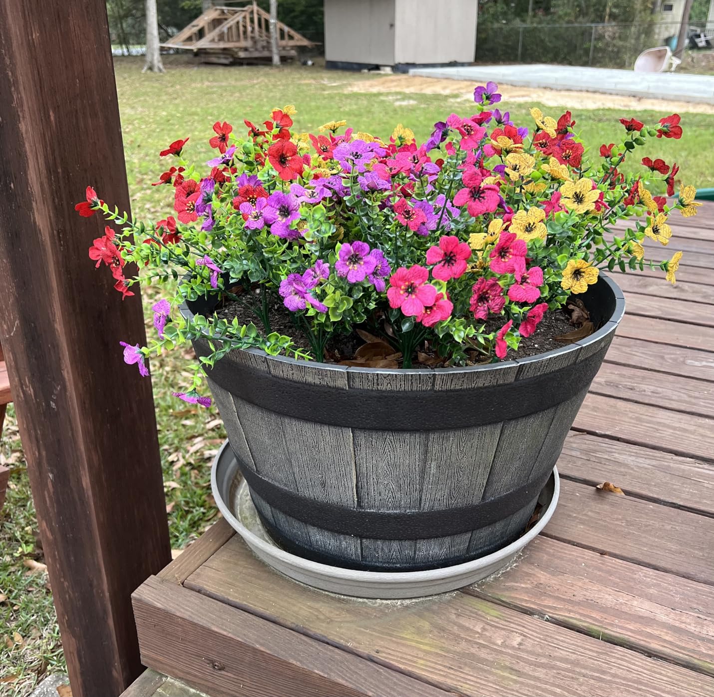 Outdoor Hanging Faux Silk Daisy with Eucalyptus 12 Bundles - 14”