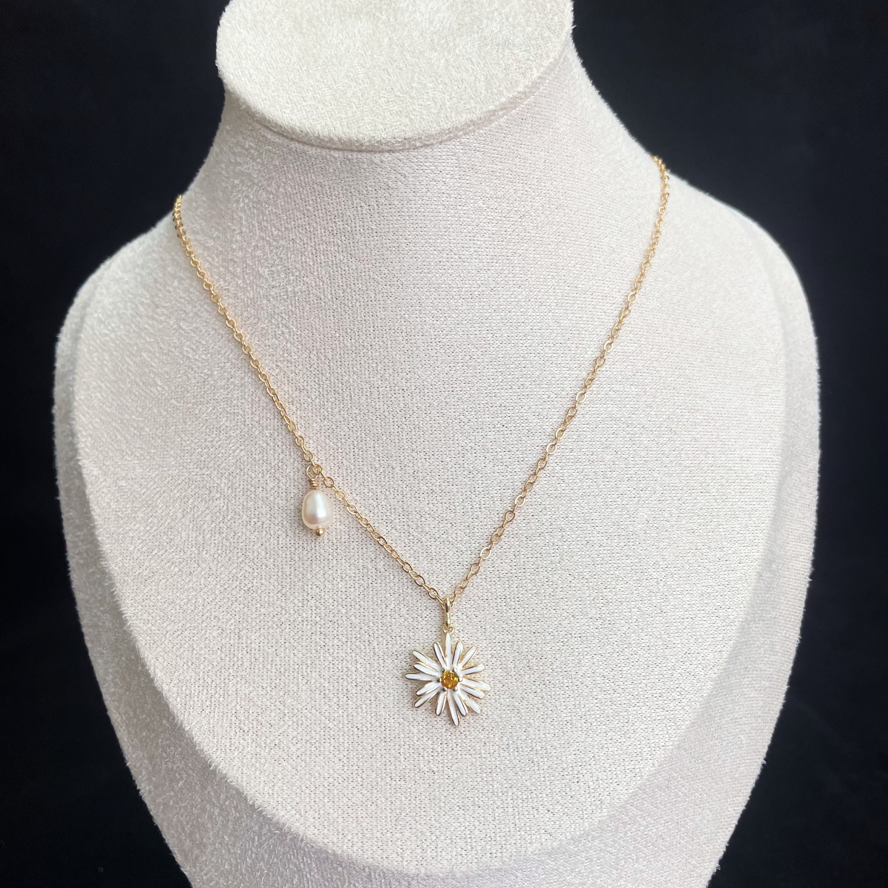 Delicate Daisy Necklace with Pearl