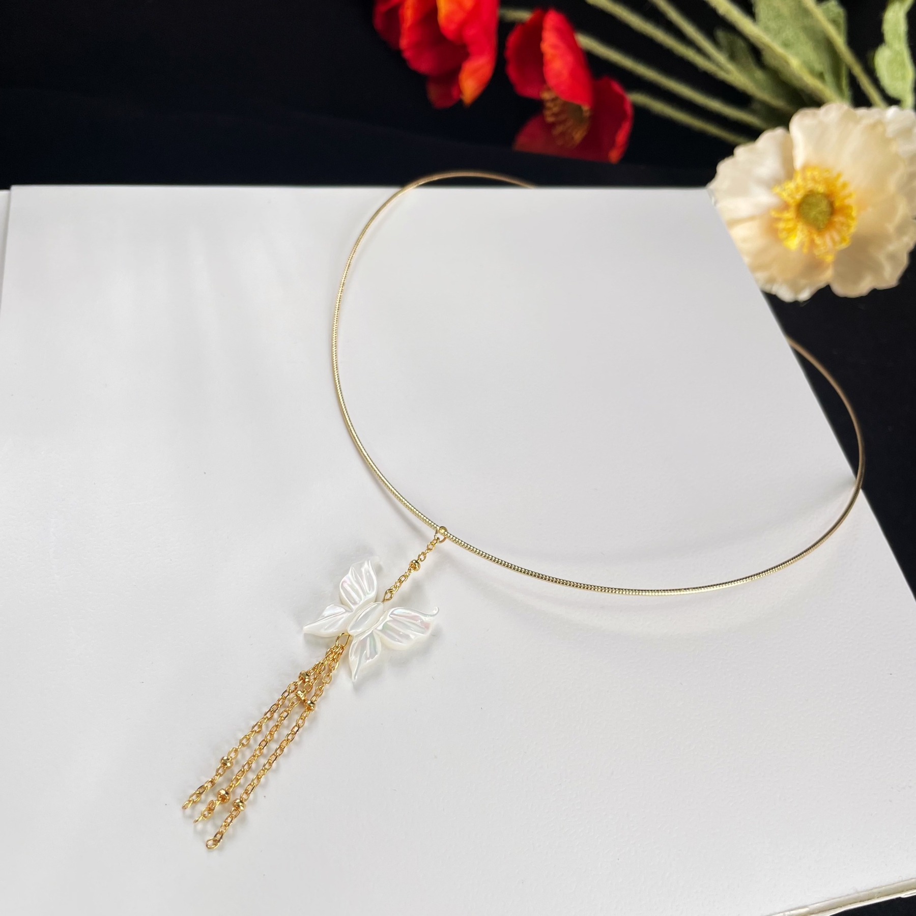 Memory Steel Hard Wire Necklace with Exquisite Mother-of-Pearl Butterfly