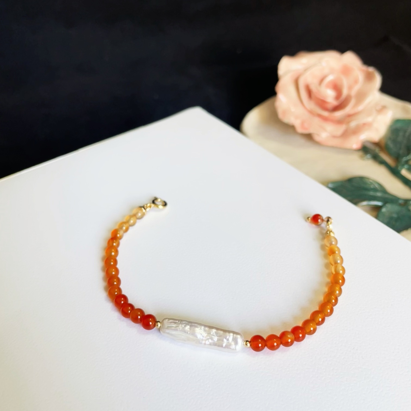 Gradient Colour Red Agate Bracelet with Baroque Pearl Bar Center