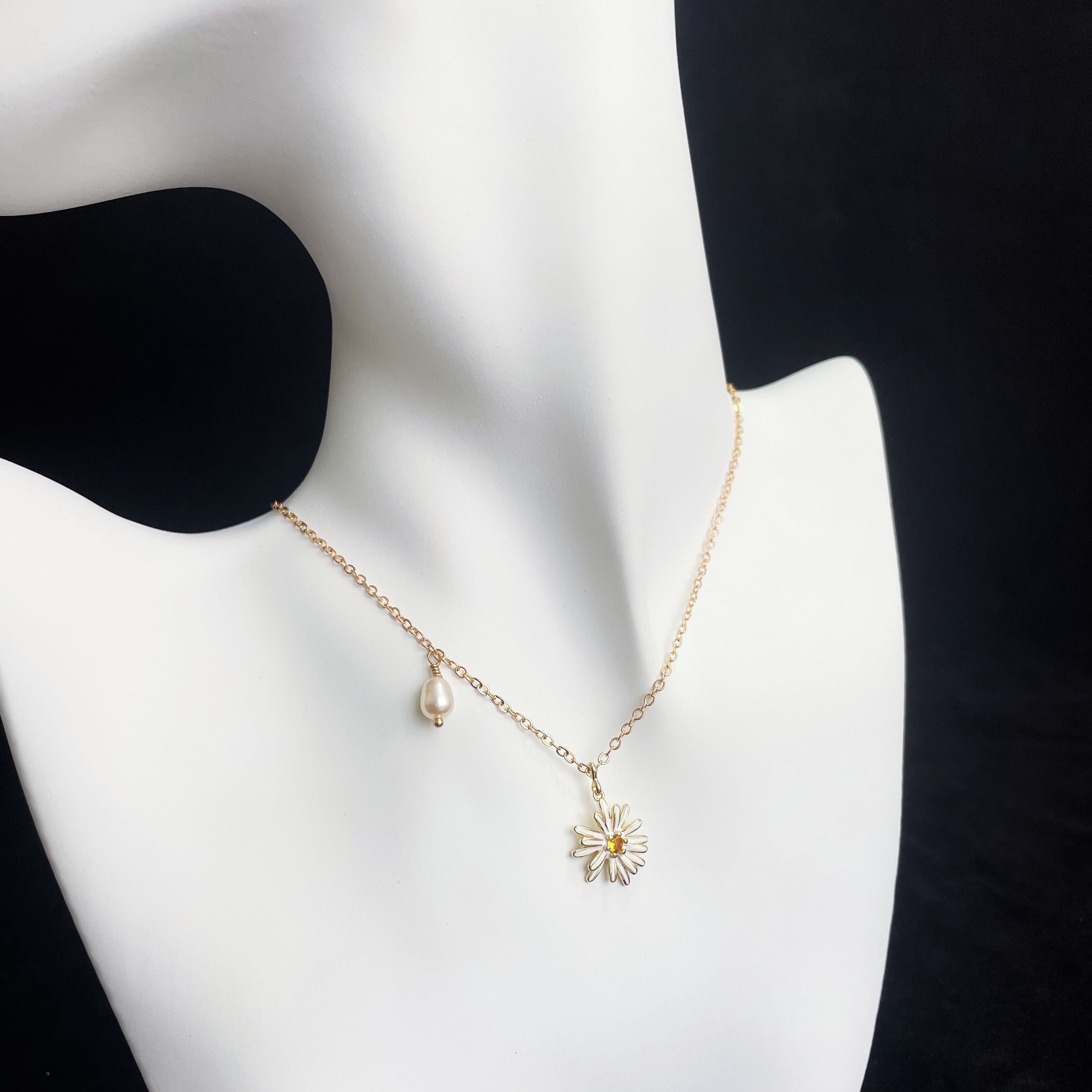 Delicate Daisy Necklace with Pearl