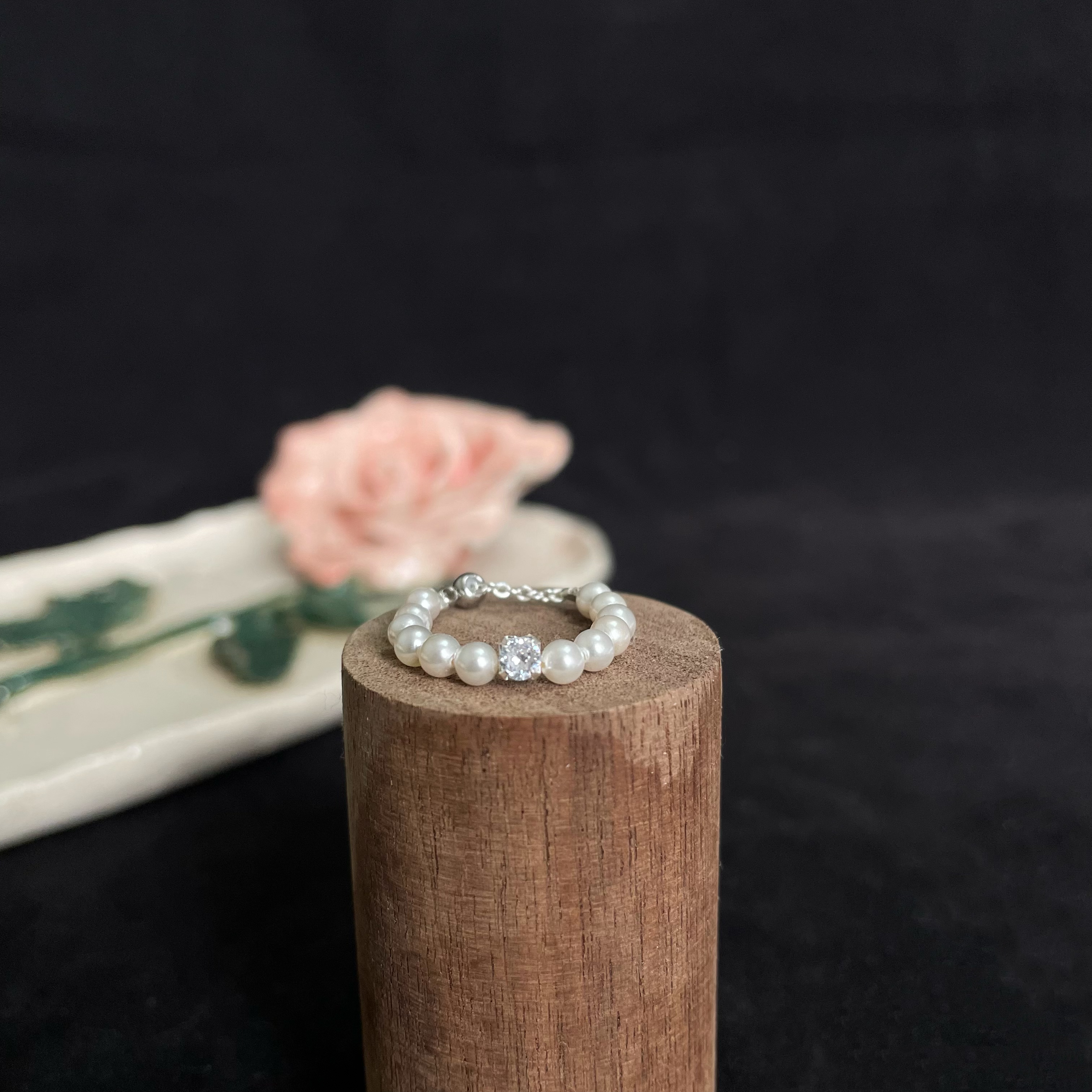 Adjustable Imitation Pearl Ring with Shining Zircon