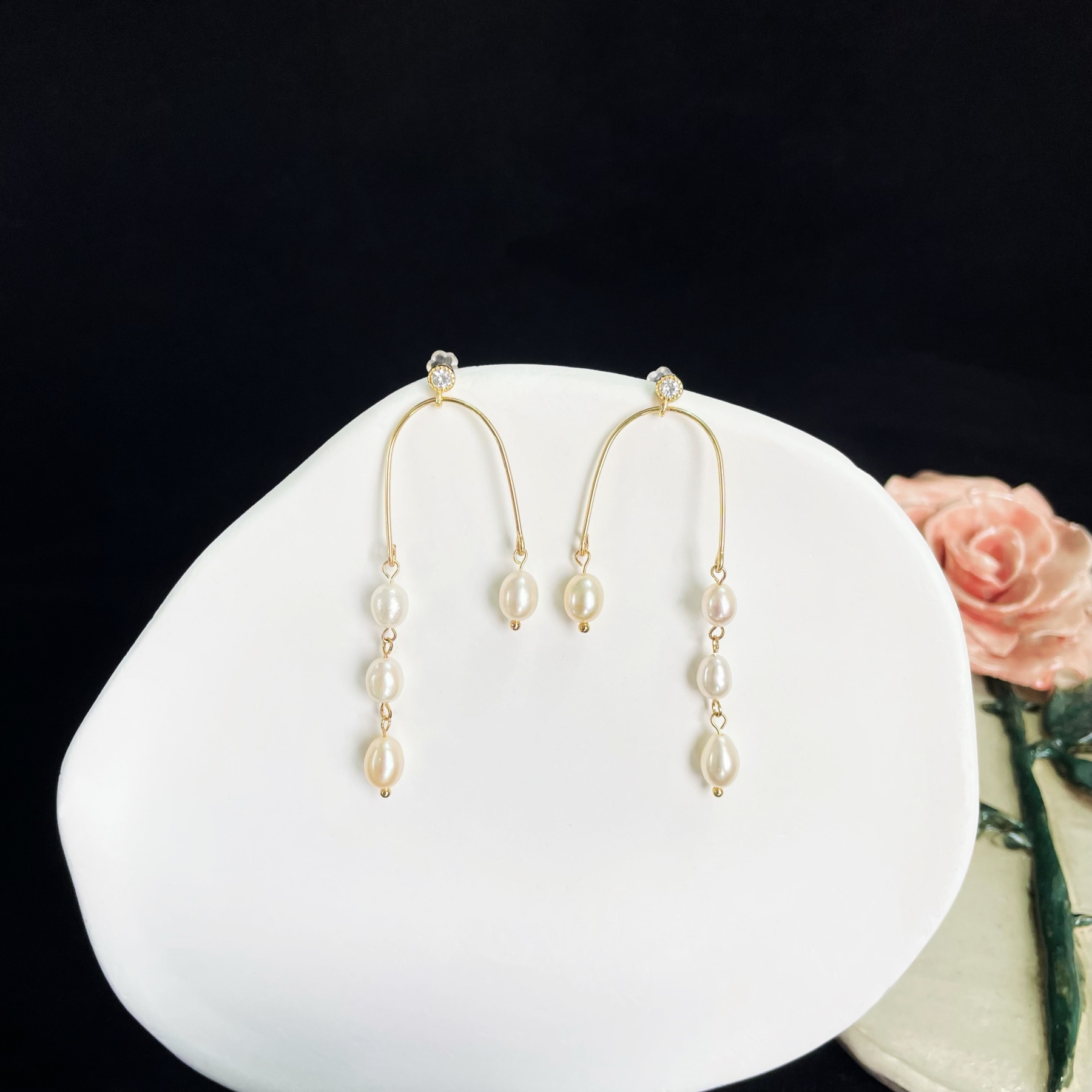 Pearl Drop Earrings with Inverted U-Shaped Frame
