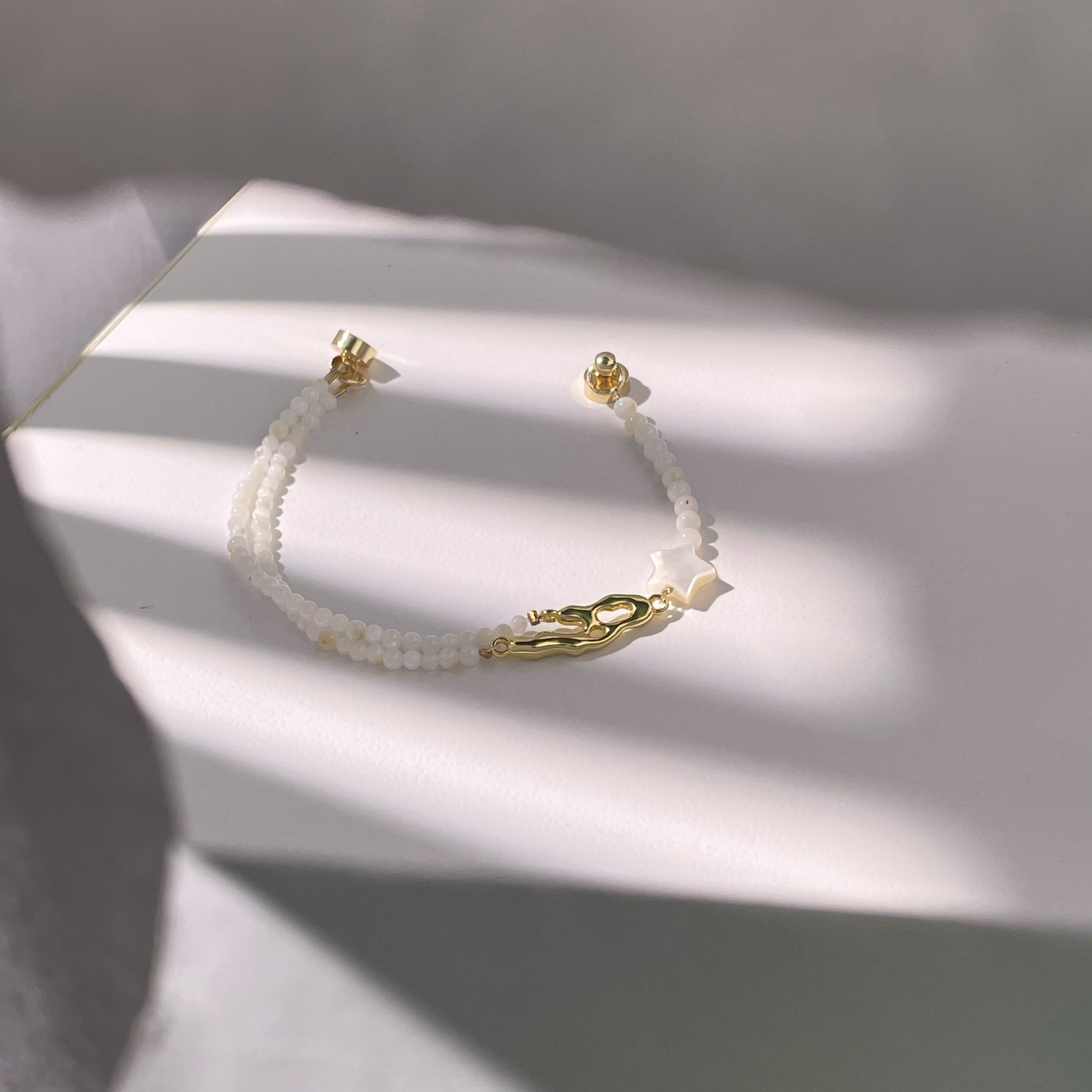 Asymmetric Mother-of-Pearl Beads Bracelet with Star Charm