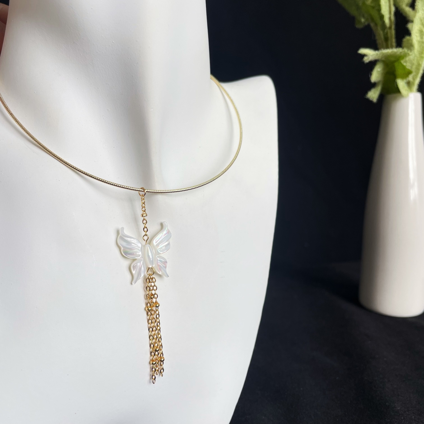 Memory Steel Hard Wire Necklace with Exquisite Mother-of-Pearl Butterfly