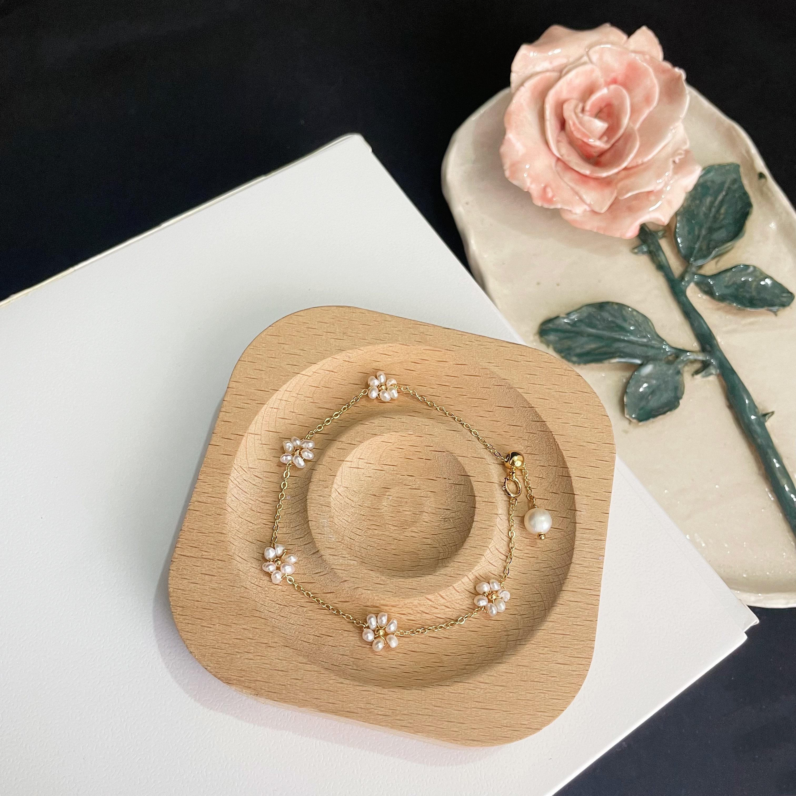 Charming Little Pearl Flowers Bracelet