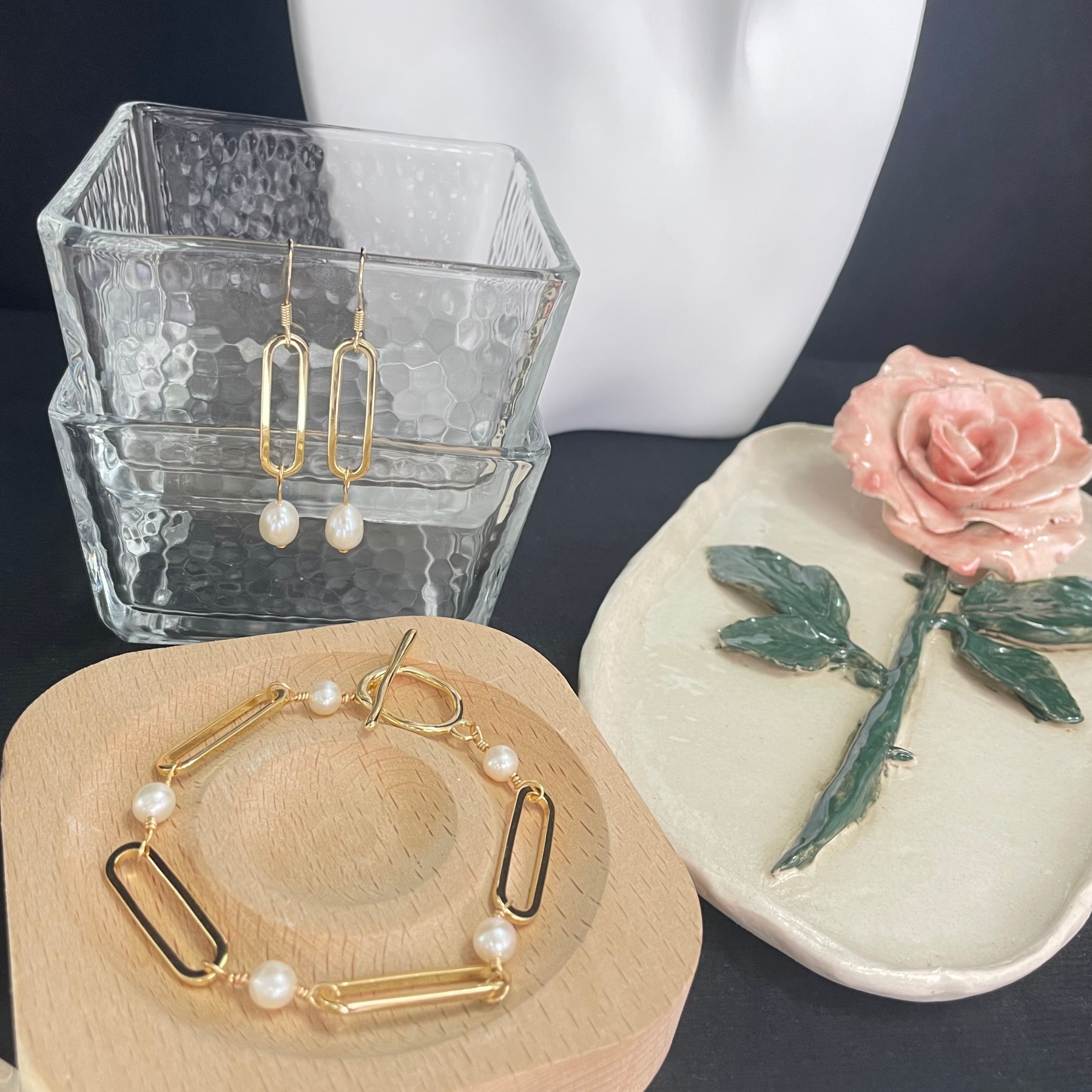 Minimalist Pearl and Gold Square Frame Bracelet