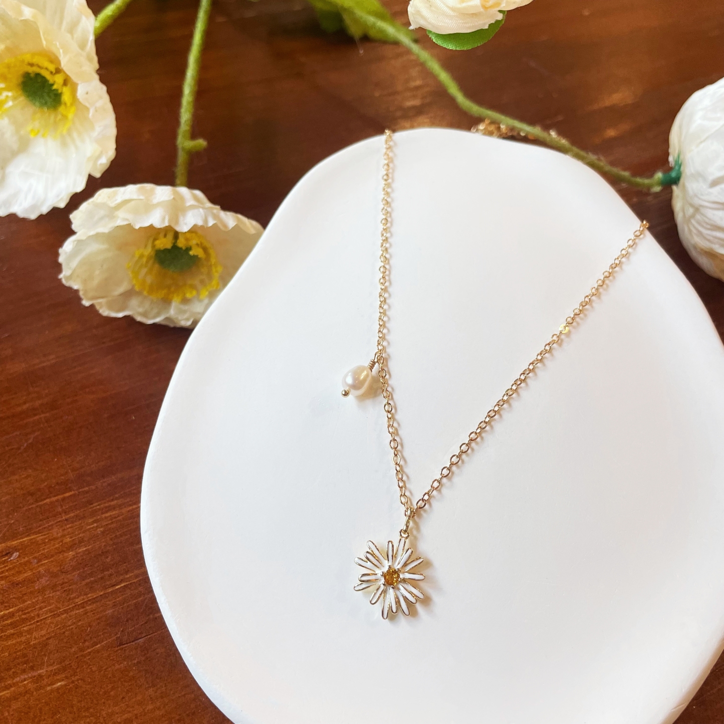 Delicate Daisy Necklace with Pearl