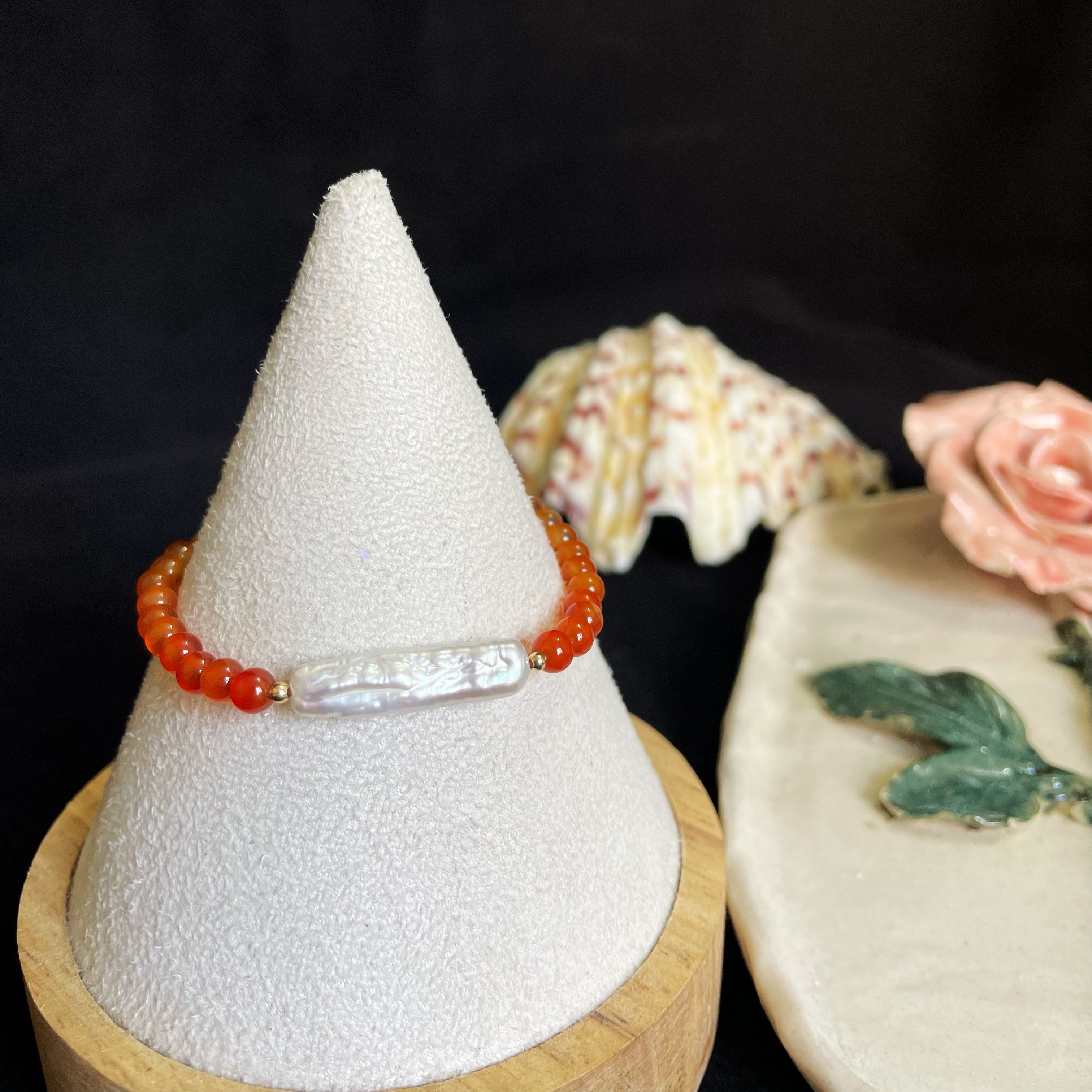 Gradient Colour Red Agate Bracelet with Baroque Pearl Bar Center