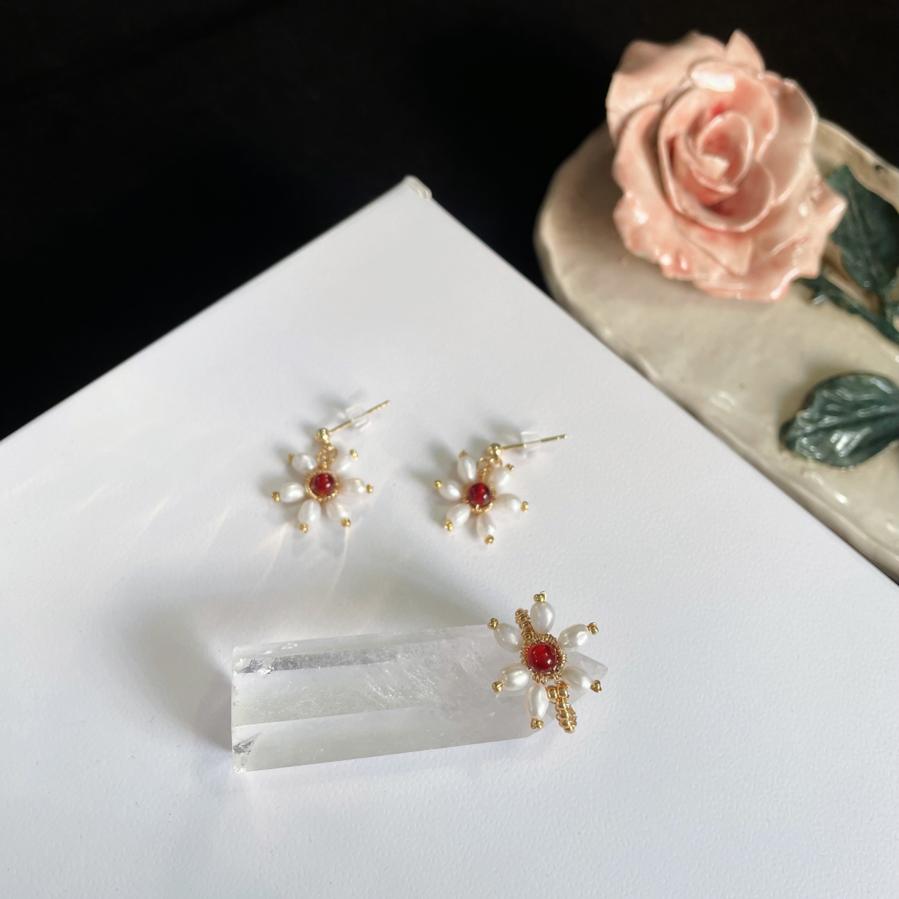 Six Petals Pearls Flower Ring with Red Agate Core 