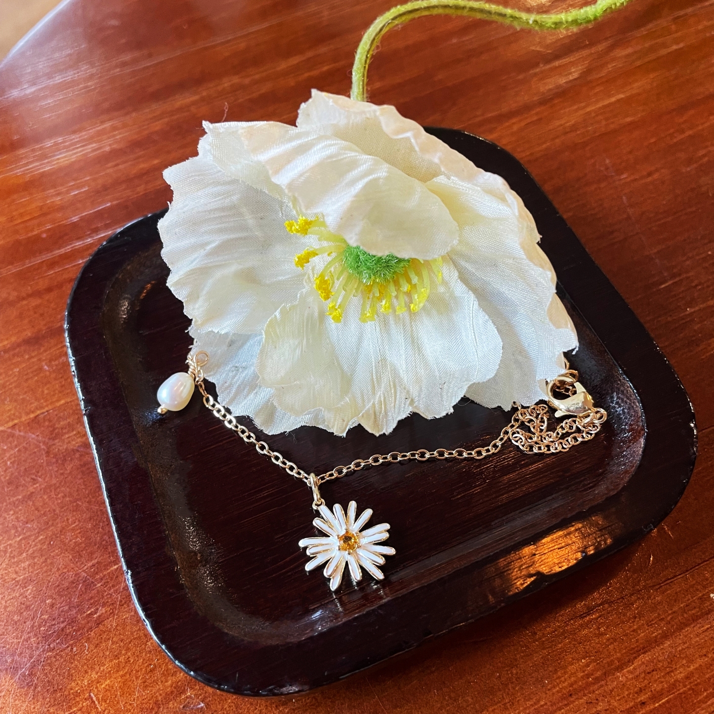 Delicate Daisy Necklace with Pearl