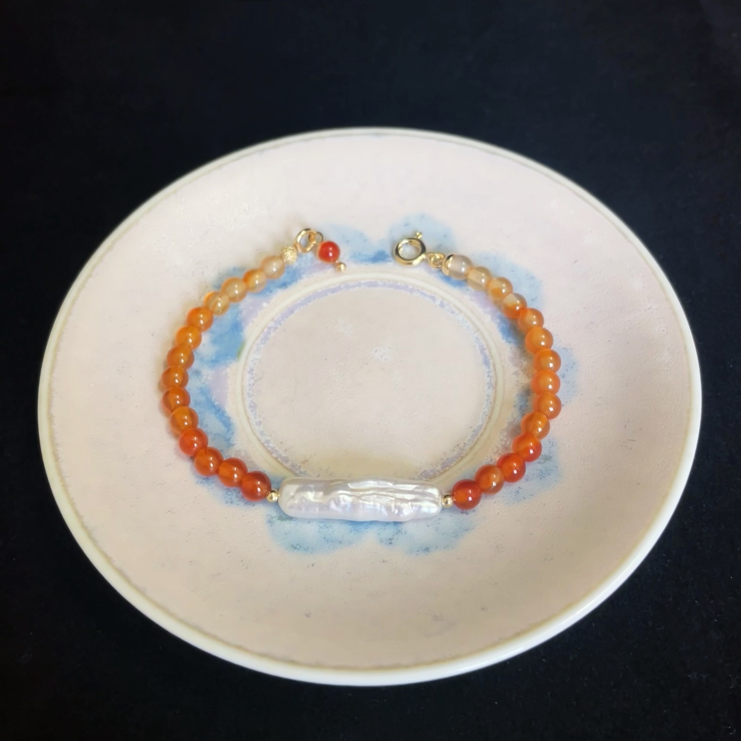 Gradient Colour Red Agate Bracelet with Baroque Pearl Bar Center