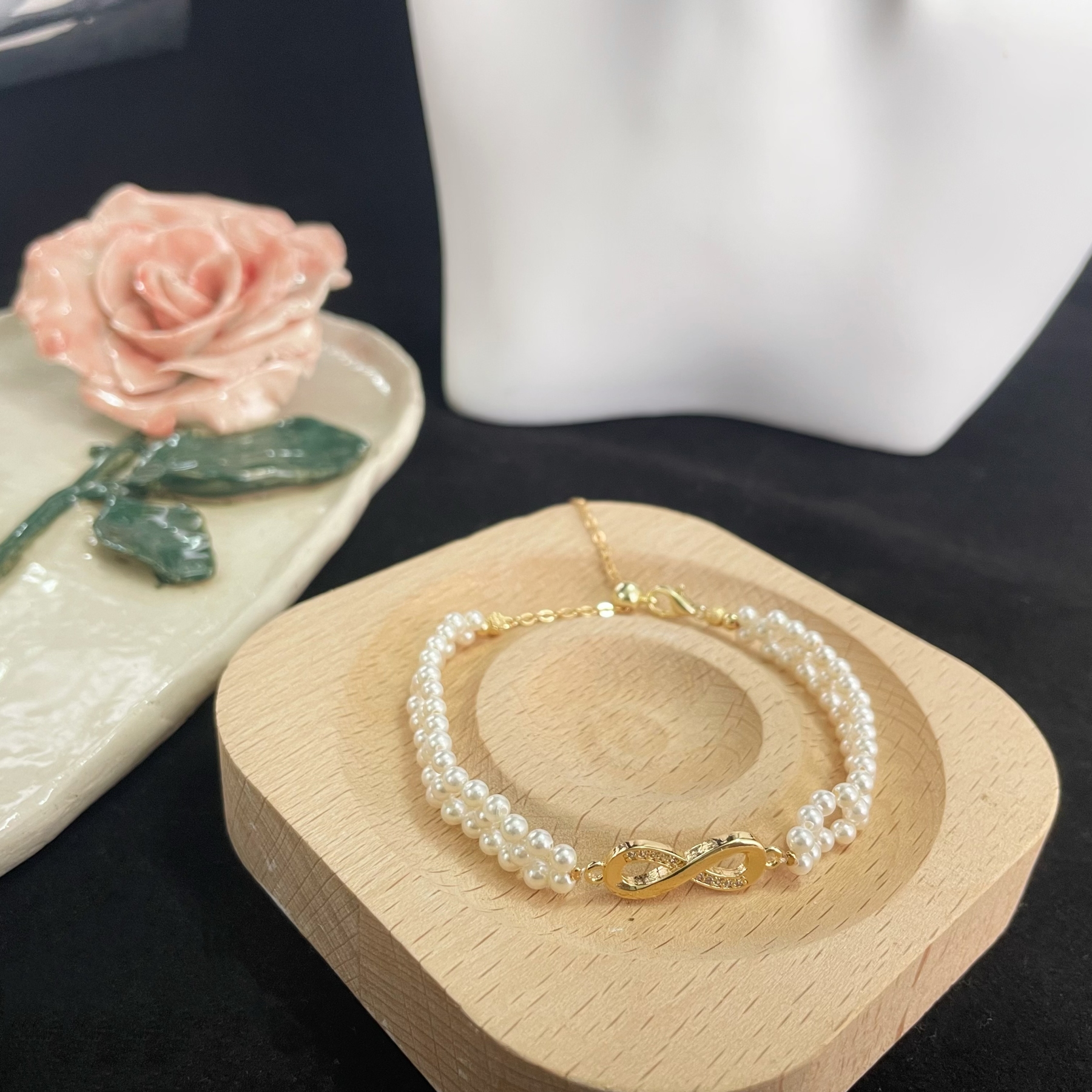 Mosswhoopi-Inspired Design Woven Bracelet